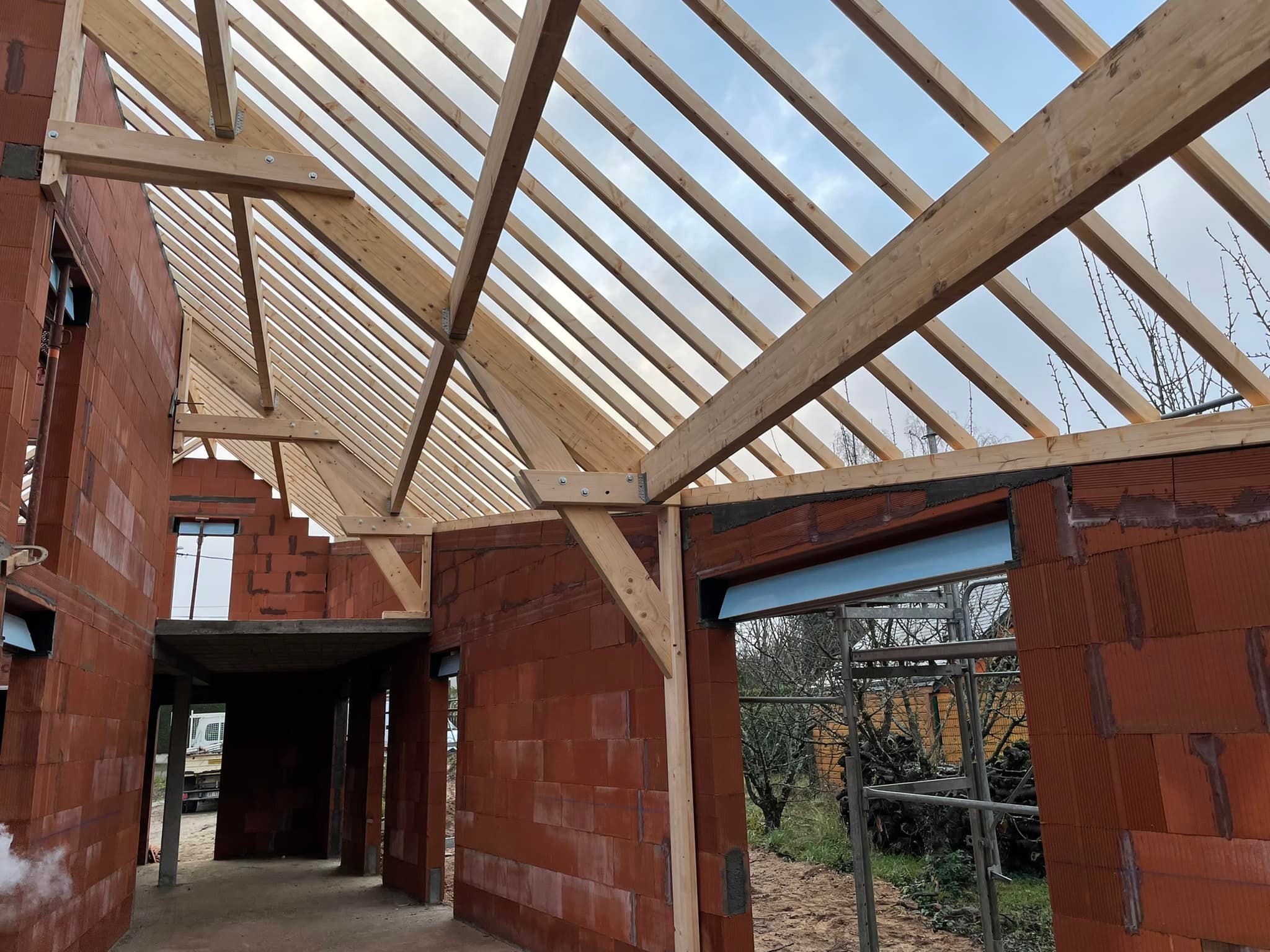 Charpente traditionnelle en construction — FTHL