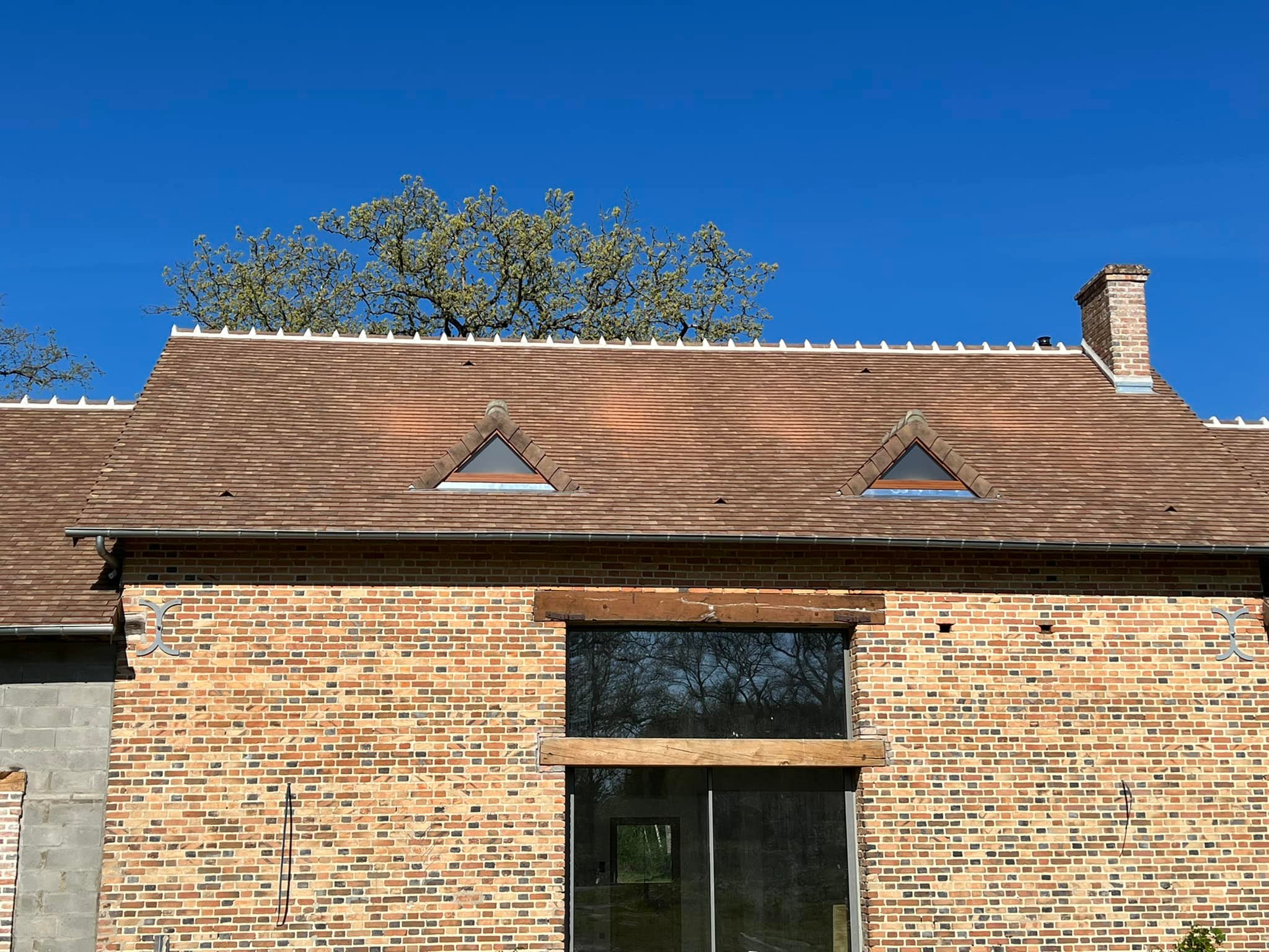 Toiture en tuiles — FTHL Charpentier Couvreur