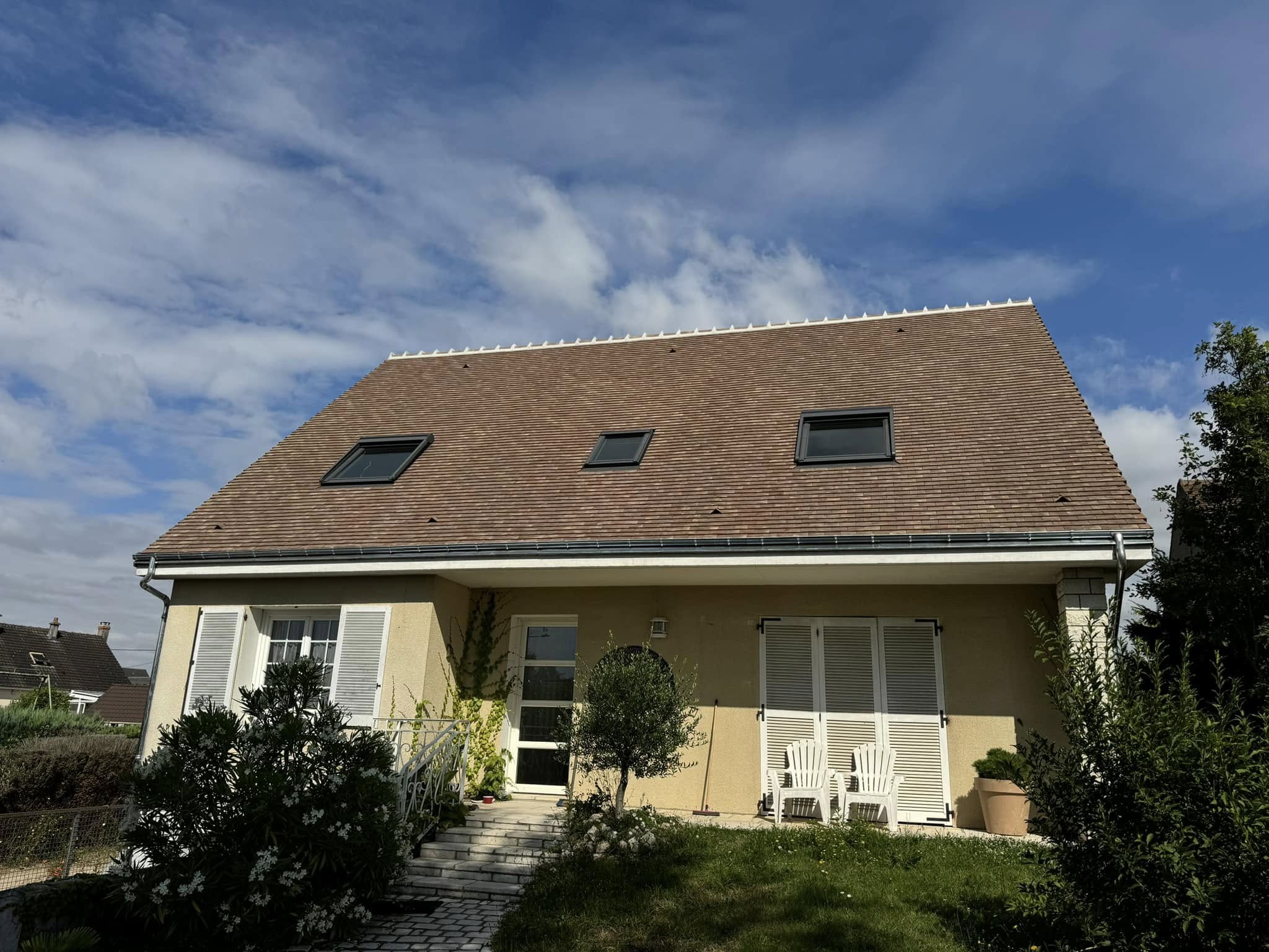 Maison avec couverture en tuiles — Loiret
